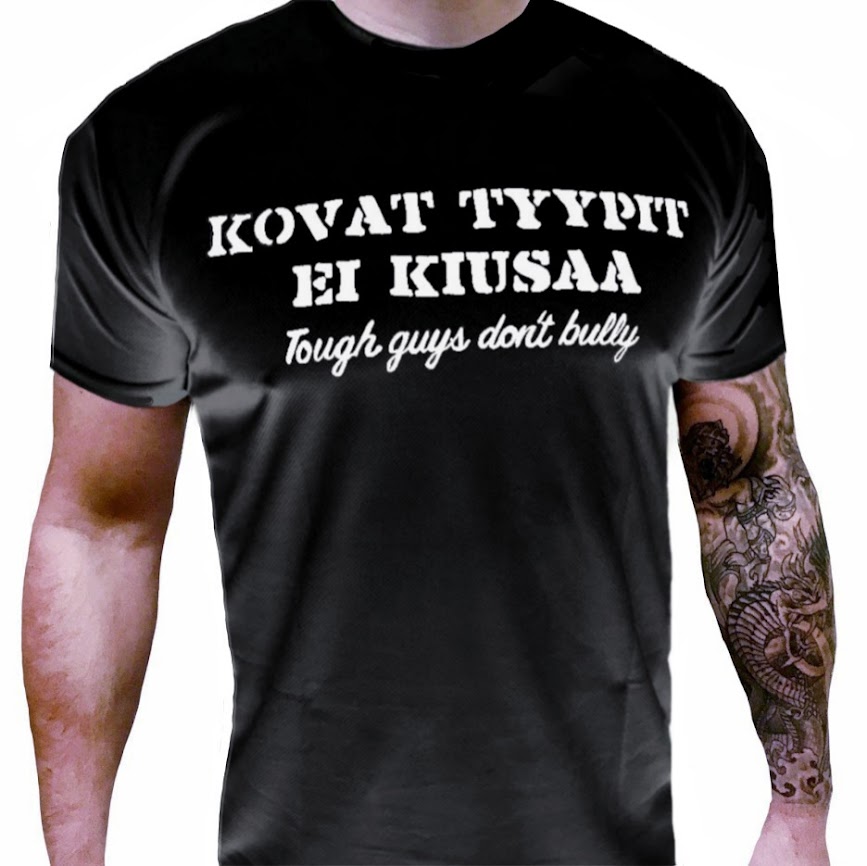 Kovat Tyypit Ei Kiusaa -paita MUSTA